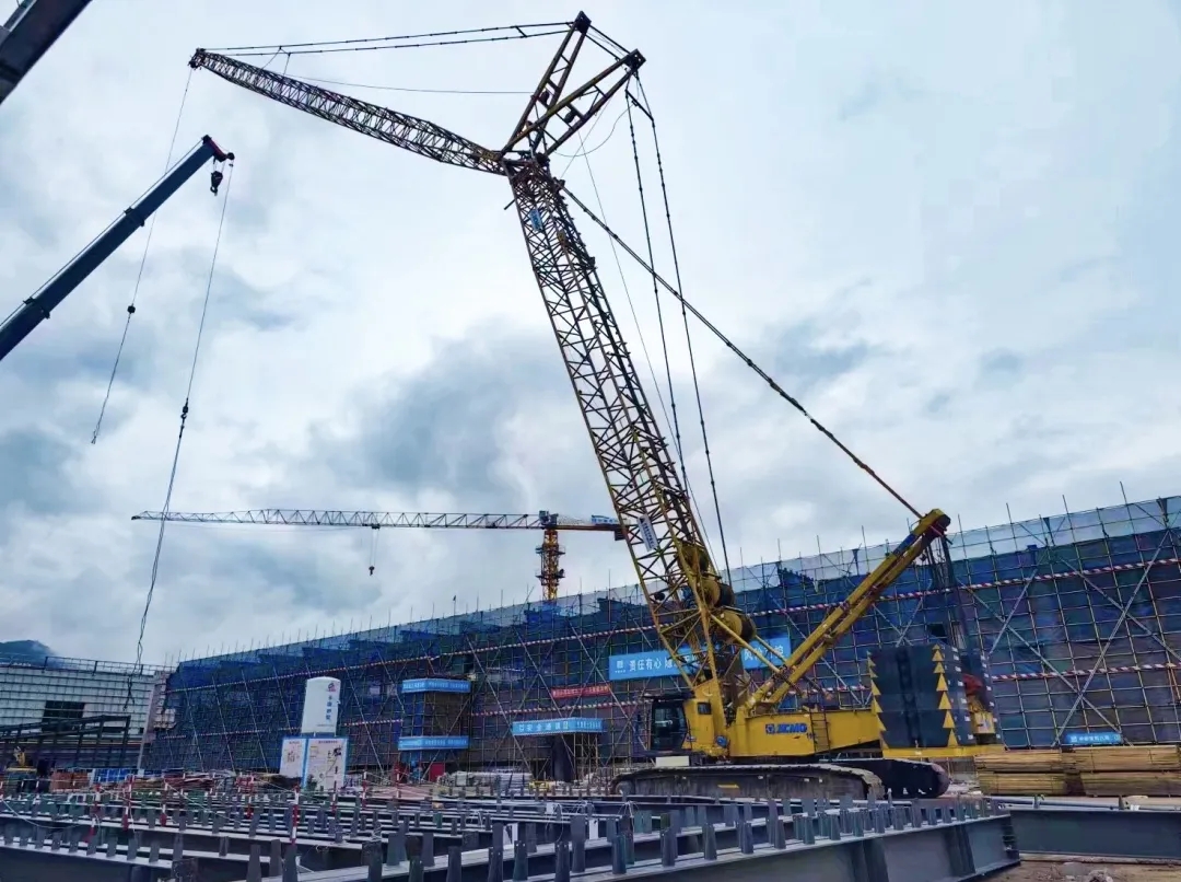 “钢”铁的意志！币游国际XGC320履带起重机参建大跨度钢结构工业厂房