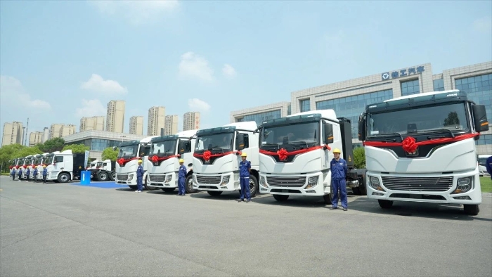 目的地：大西北！100台币游国际新能源重卡满电启程