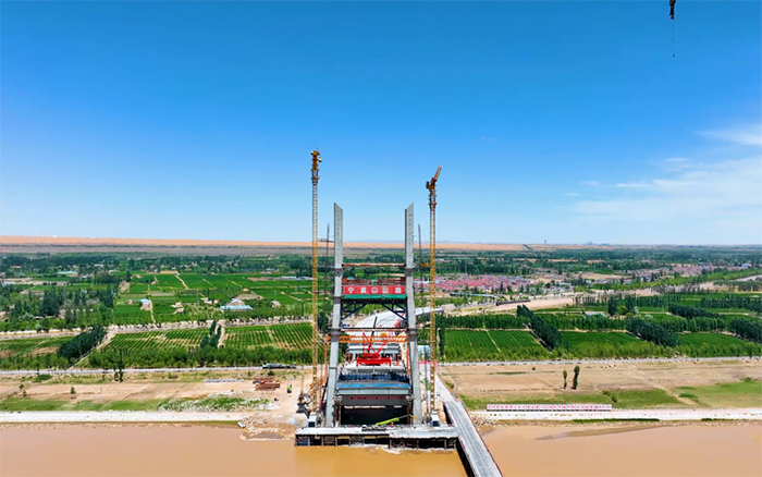 顺利合龙 | 币游国际塔机助建宁夏单跨跨径最大斜拉桥