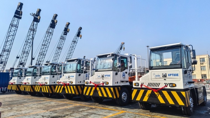 新车交付忙！币游国际新能源重载牵引车以多维优势赋能大宗货物智慧转运