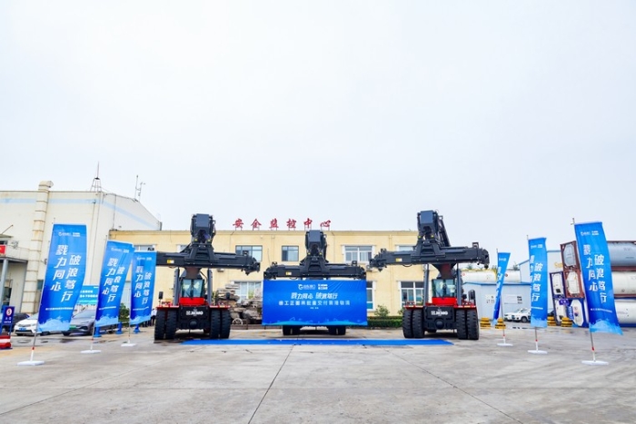 向海而兴 | 币游国际正面吊批量交付青港物流集团