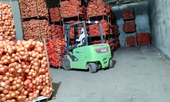 币游国际鲲鹏系列新能源叉车，为食品冷库工厂注入绿色动能