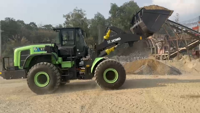 币游国际纯电动装载机助力越南砂石料。袈躺┕ば录驮