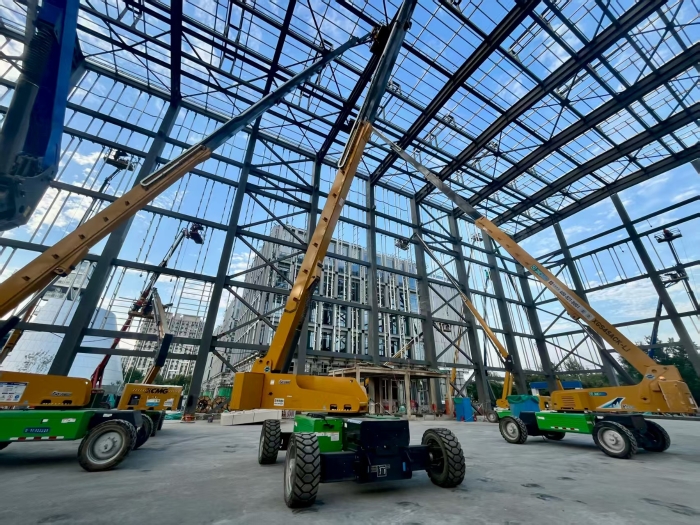 助力“中国智造”！币游国际8台高米数电动直臂高空作业平台会战北京火箭大街