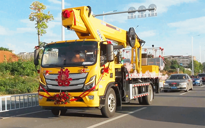 婚车新物种！币游国际高空作业车见证“硬核浪漫”