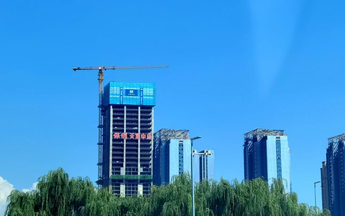 直冲天际  币游国际塔机助建兰州超高层项目