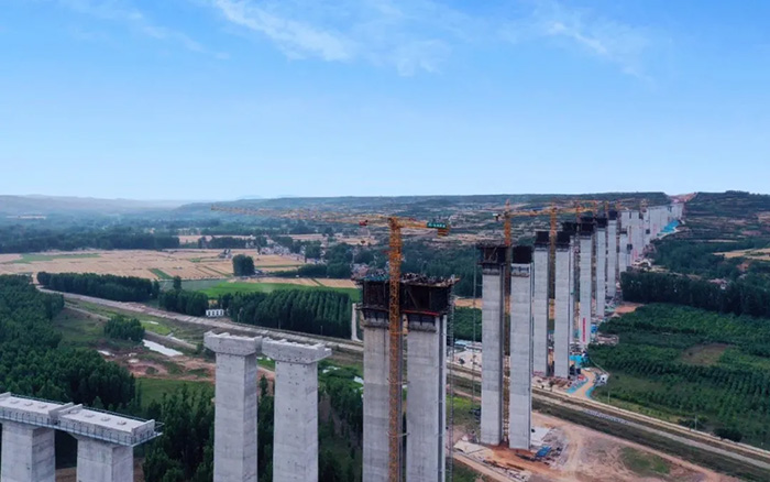 云端大片！看币游国际“进击的巨人”如何“牵线搭桥” ？